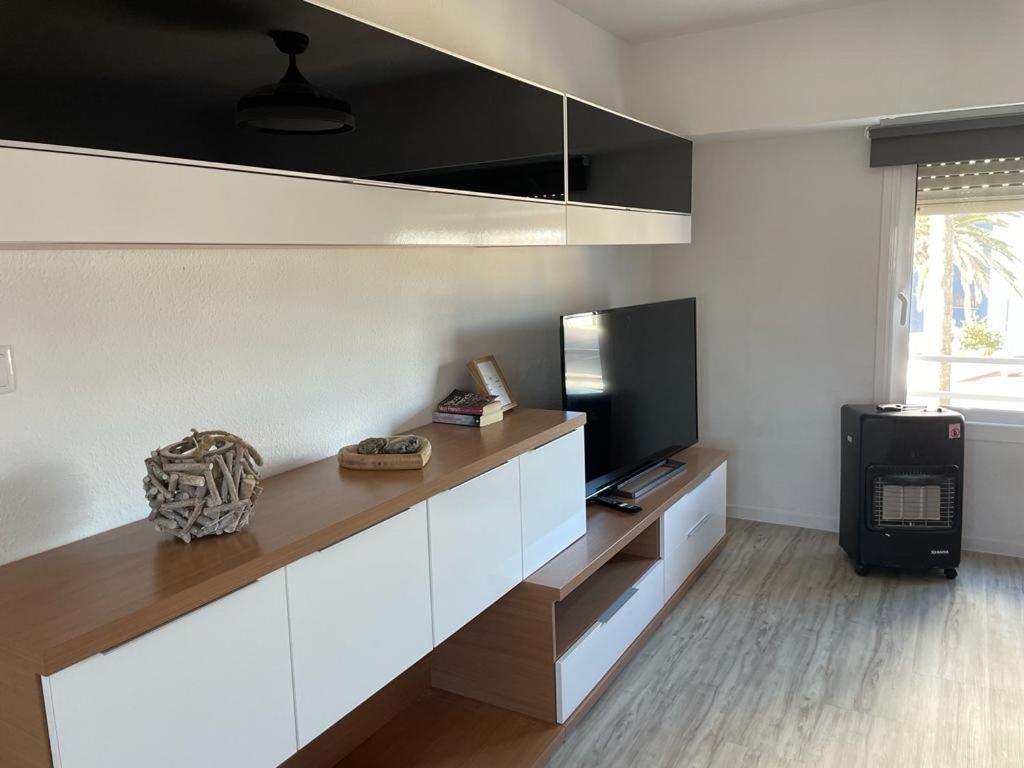 Apartamento En Complejo Residencial Con Piscina Y Garaje Frente Al Mar บาเลนเซีย ภายนอก รูปภาพ