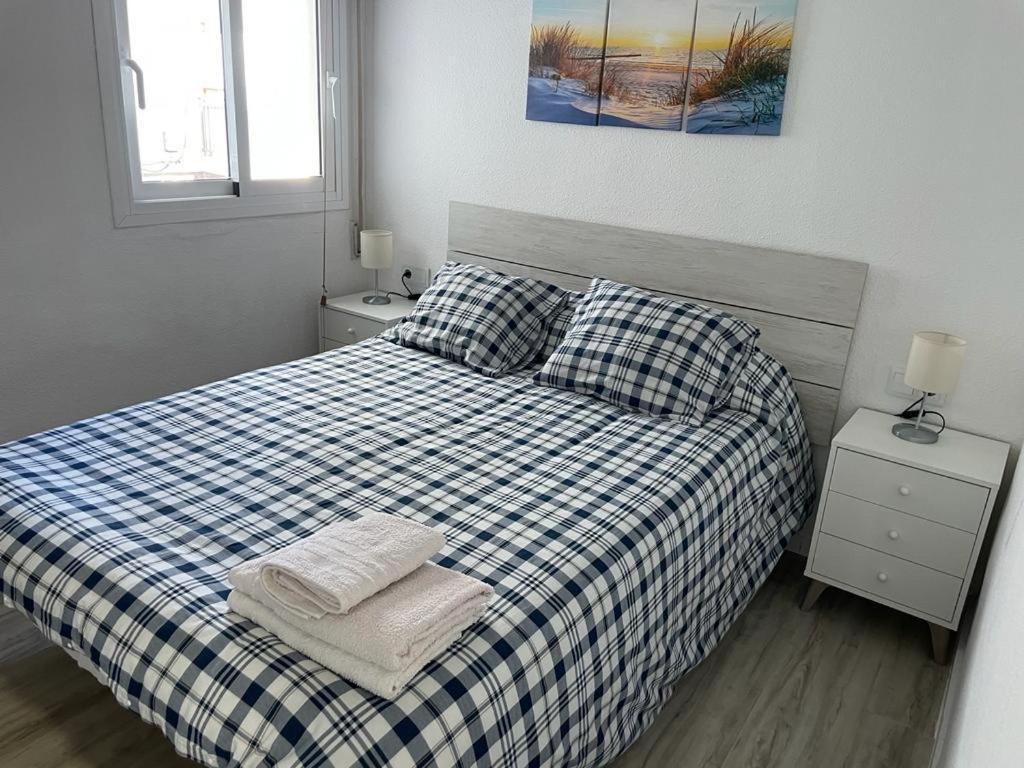 Apartamento En Complejo Residencial Con Piscina Y Garaje Frente Al Mar บาเลนเซีย ภายนอก รูปภาพ